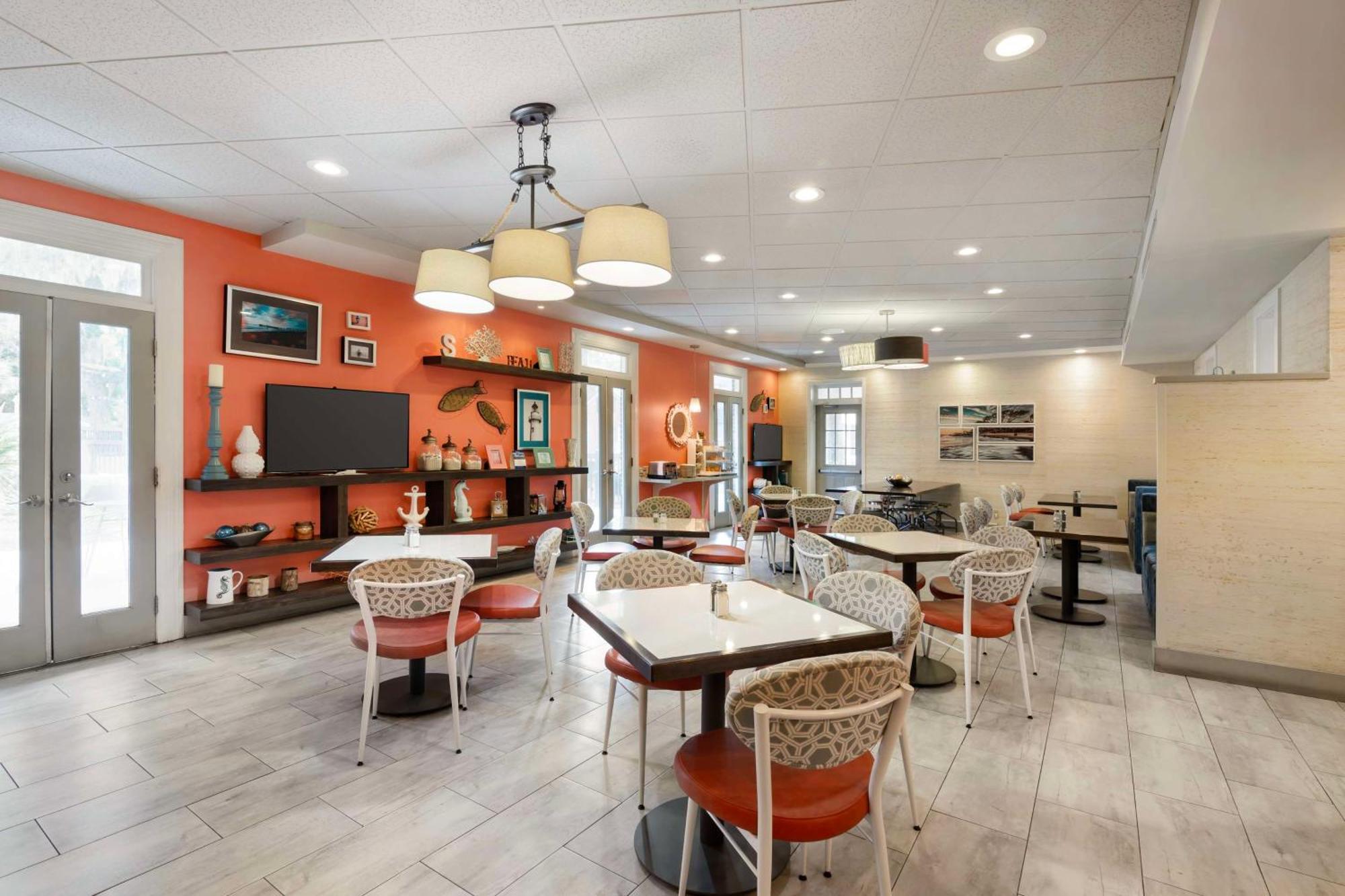 Best Western Plus St. Simons St. Simons Island Exterior photo